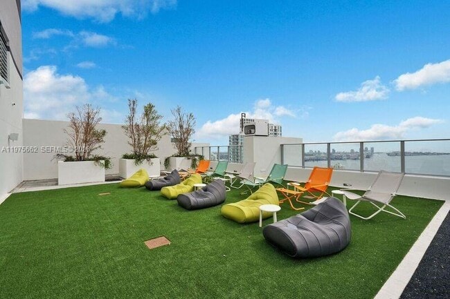 Building Photo - 1010 Brickell Ave