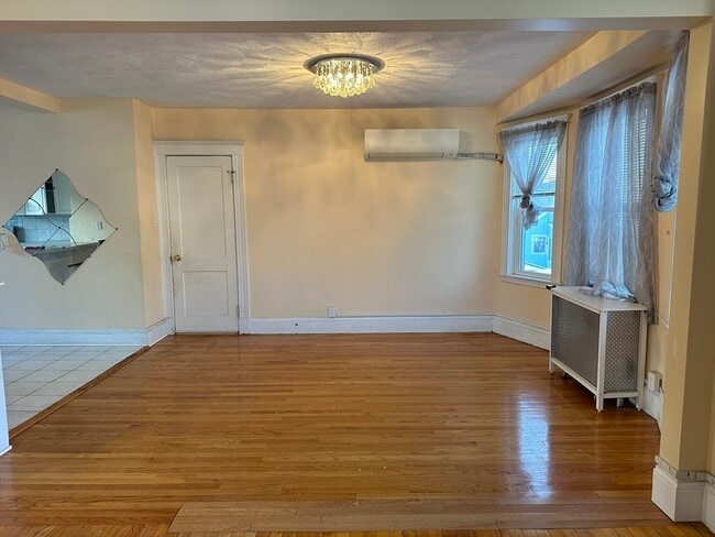 Building Photo - 10 Channing St