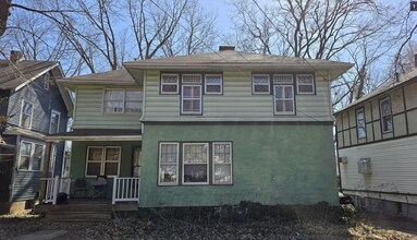 Building Photo - 4 Bed 1.5 Bath Home East Campus