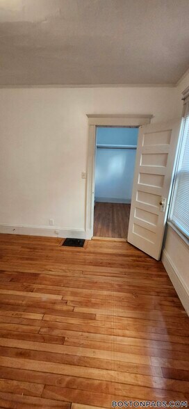 Building Photo - 297 Washington St