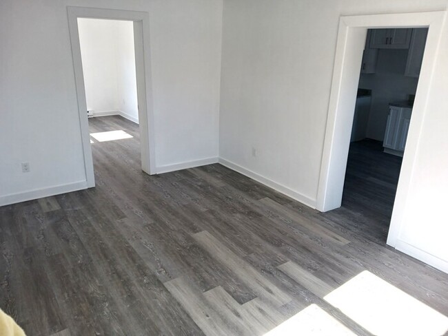 Building Photo - Renovated Two bedroom house for Rent in La...