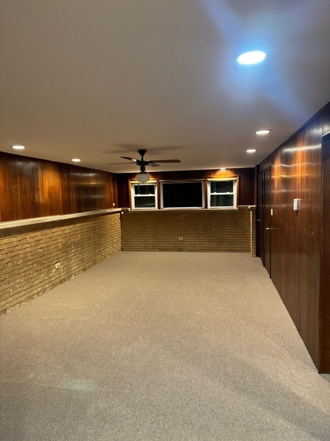 Building Photo - 1600 N 17th Ave