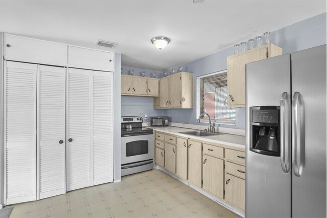 Building Photo - 9412 Bellewood St