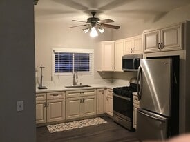 Building Photo - 606 Maple Ave