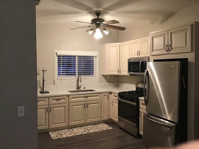 Kitchen - 606 Maple Ave