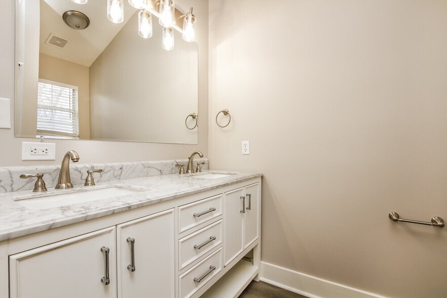 Building Photo - 100 Bath Cir