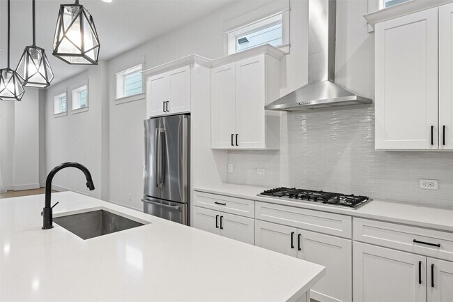 Building Photo - 1136 Adele St