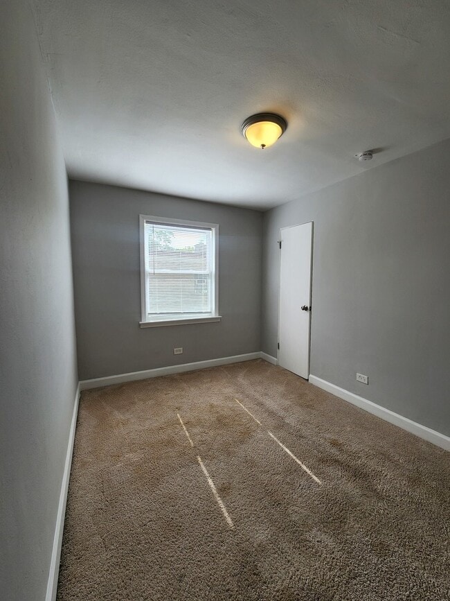 Building Photo - 1338 Wentworth Ave