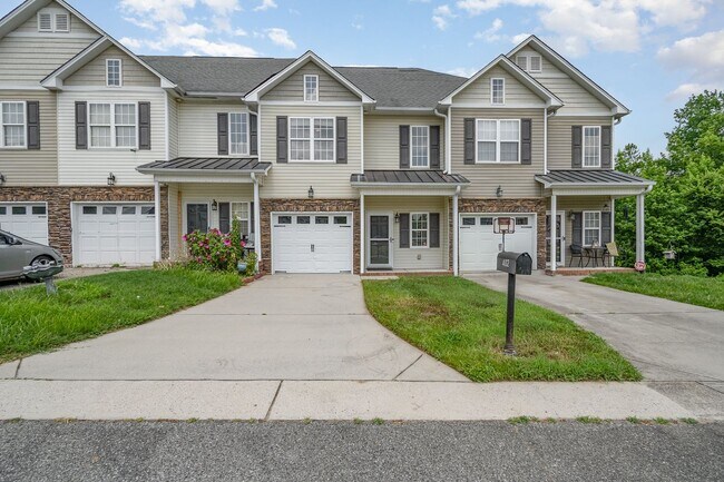 Building Photo - 1st Month Rent Free! - Spacious 2-Story Townhome with Finished Basement in Clemmons - 2,264 Sq Ft!