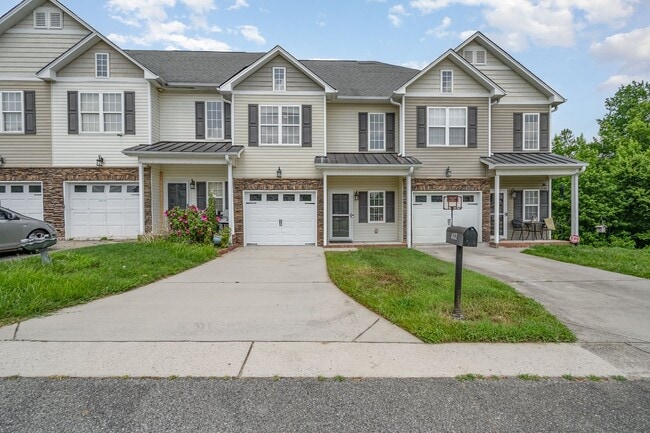 Building Photo - Spacious 2-Story Townhome with Finished Ba...