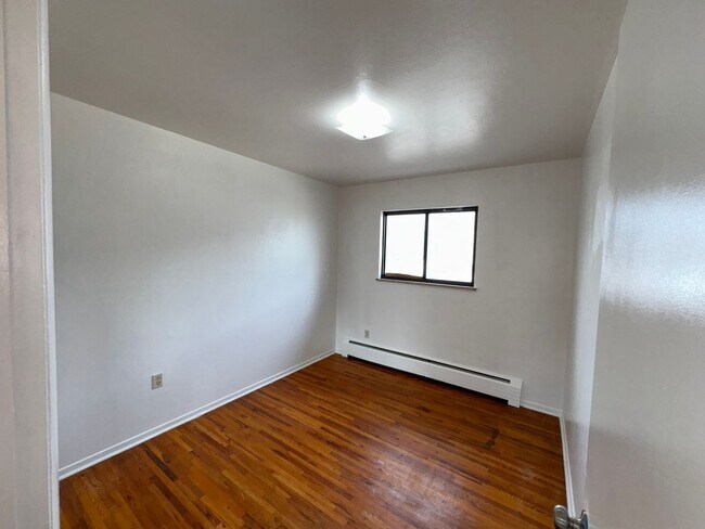 Building Photo - BENTON