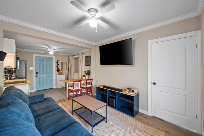 Building Photo - Fully Furnished, Fully Updated, Fully Fort Worth!
