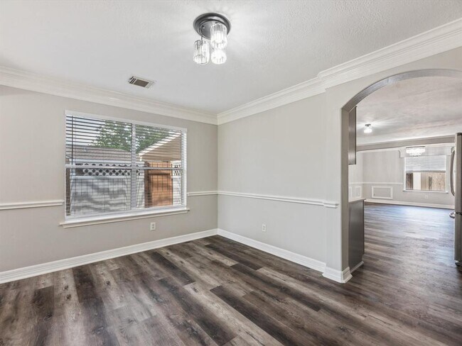 Building Photo - 7307 Village Lake Dr