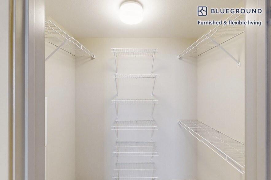 Building Photo - 121 E Rte 66