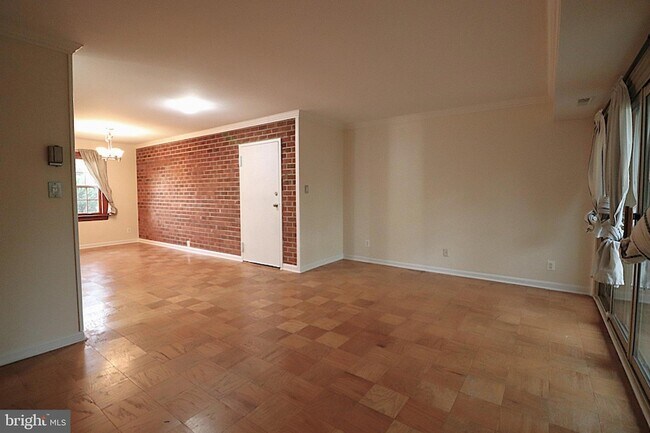 Building Photo - 5974 Westchester Park Dr