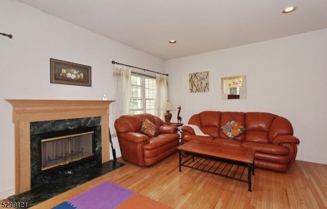 Building Photo - 173 Raymound Blvd