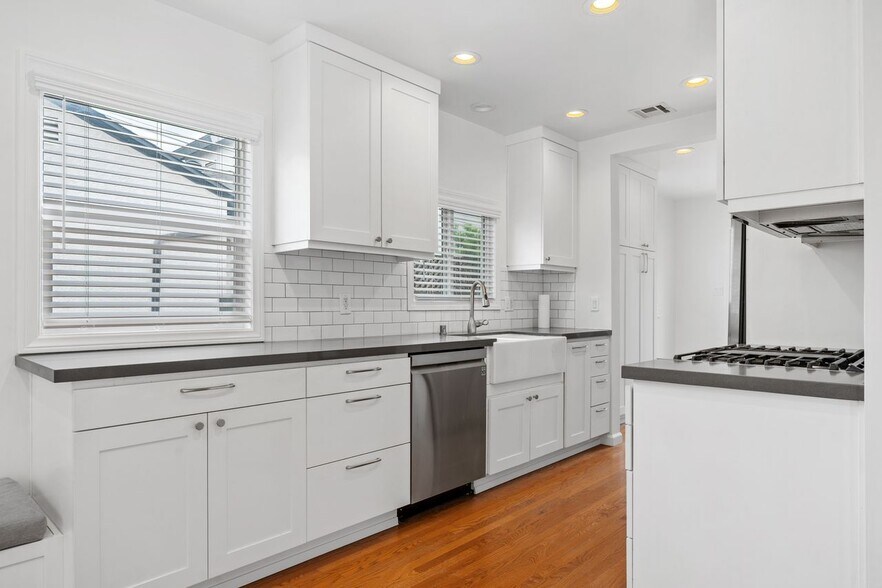 Building Photo - 7901 Westlawn Ave