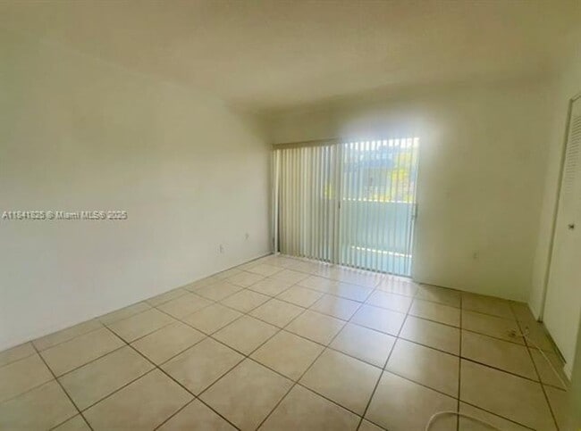 Building Photo - 9375 Fontainebleau Blvd