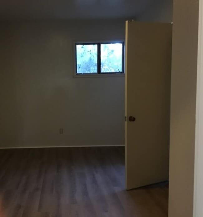 Building Photo - 647 D St
