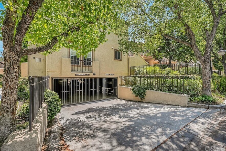 Building Photo - 24105 Del Monte Dr