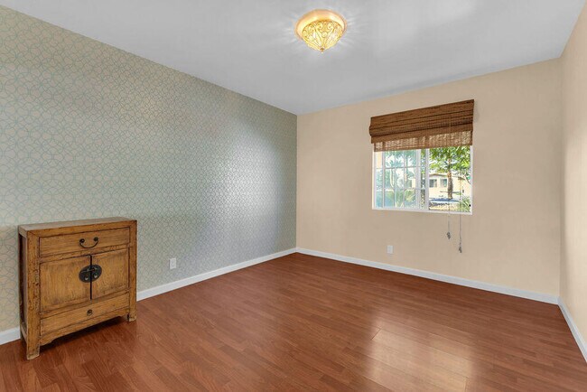 Building Photo - 74773 Leslie Ave