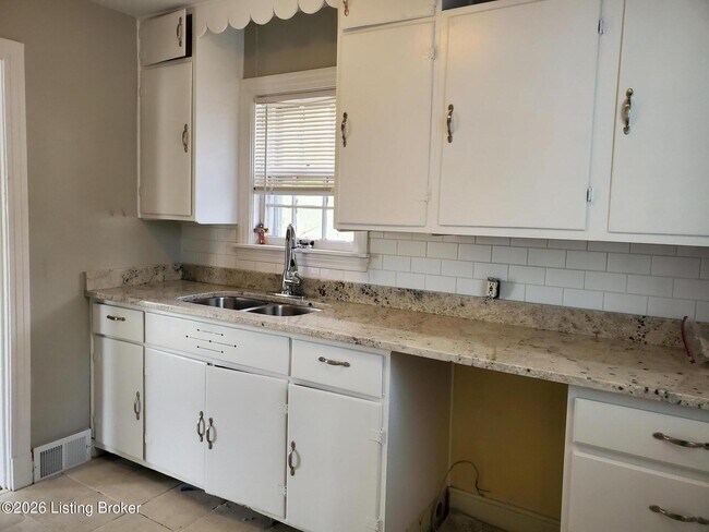Building Photo - 305 S Hubbards Ln