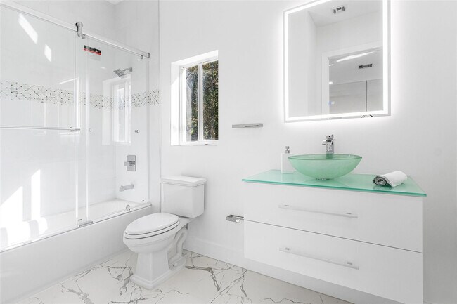 Building Photo - 7132 NW 62nd Terrace