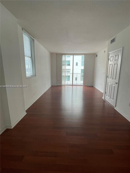 Primary Photo - 115 SW 11th St