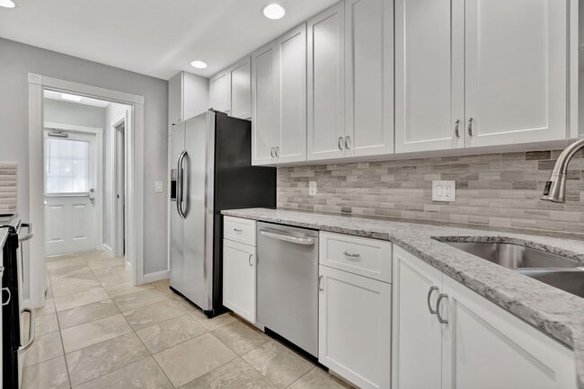 Building Photo - 2873 E Community Dr