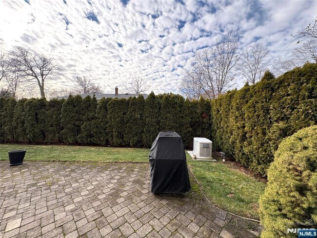 Building Photo - 22 Reiner Pl