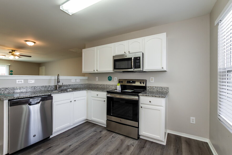 Building Photo - 5125 Valcourt Rd