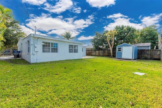 Building Photo - 1130 N 70th Ave