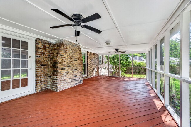 Building Photo - 1037 Law Ln