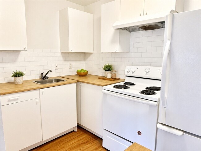 Building Photo - 135 Neponset Ave
