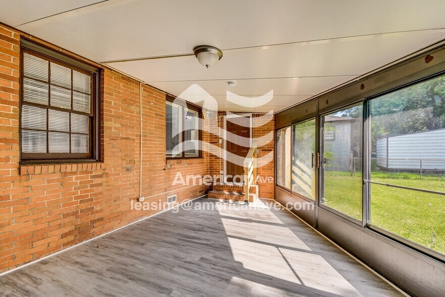 Building Photo - 509 Annie Laura Dr