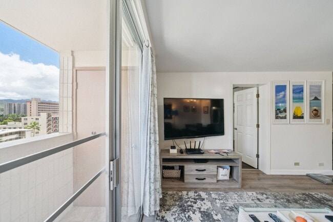 Building Photo - Charming central 3BR Condo in Honolulu
