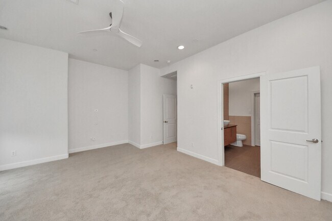 Building Photo - 1403 Delano St