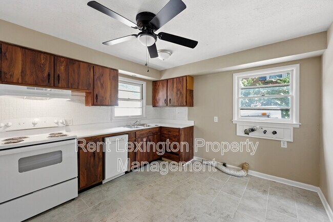 Building Photo - 141 Zandale Dr