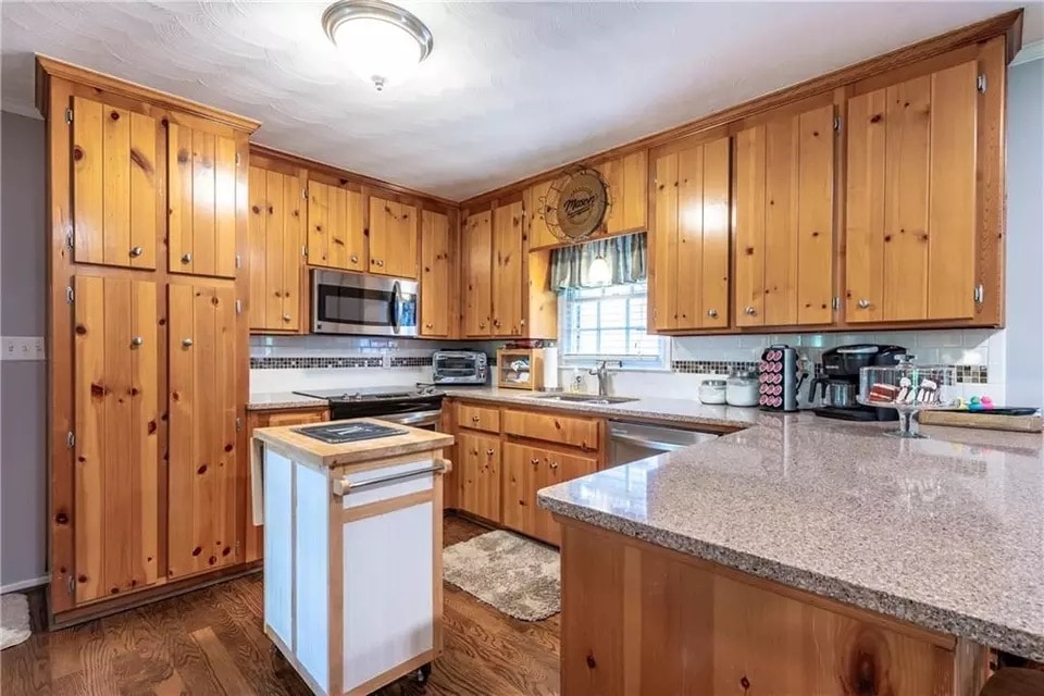 Building Photo - Room in Single Family Home on Morgan Rd