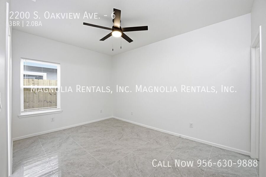 Building Photo - 2200 S Oakview Dr