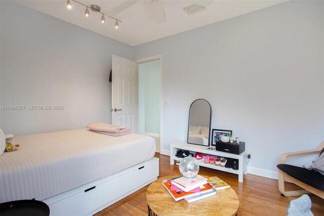 Building Photo - 524 Village Lake Dr