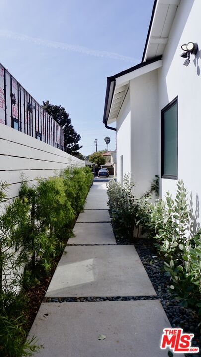 Building Photo - 2668 Greenfield Ave