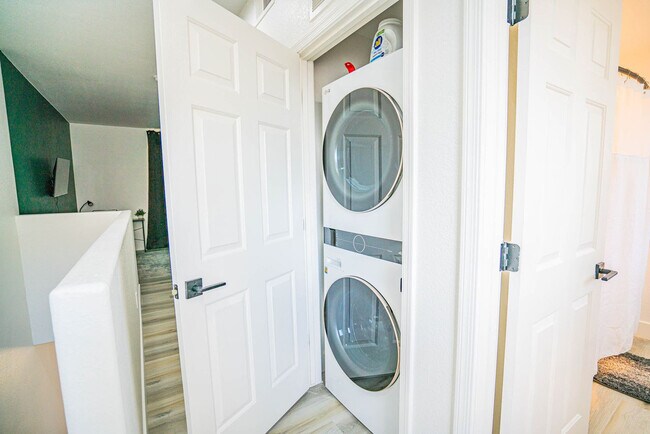 Building Photo - 6610 N 93rd Ave