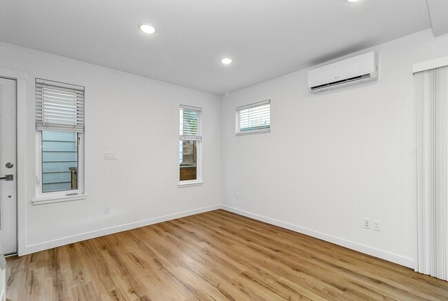 Building Photo - 1040 S Donovan St