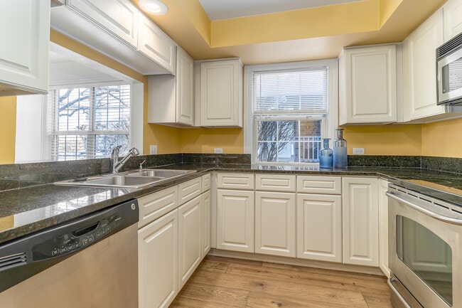 Building Photo - 35 Foxcroft Rd