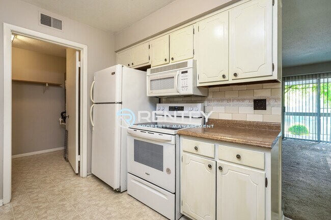 Building Photo - 2260 Sunderland Rd