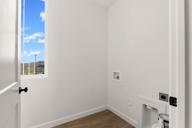 Building Photo - 5663 Ralph Dobbs Way