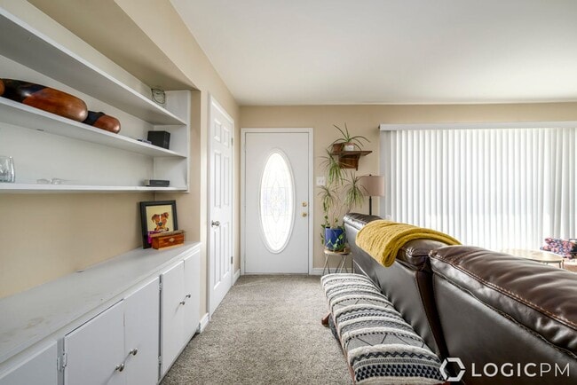Building Photo - 6845 S Greenfield Way