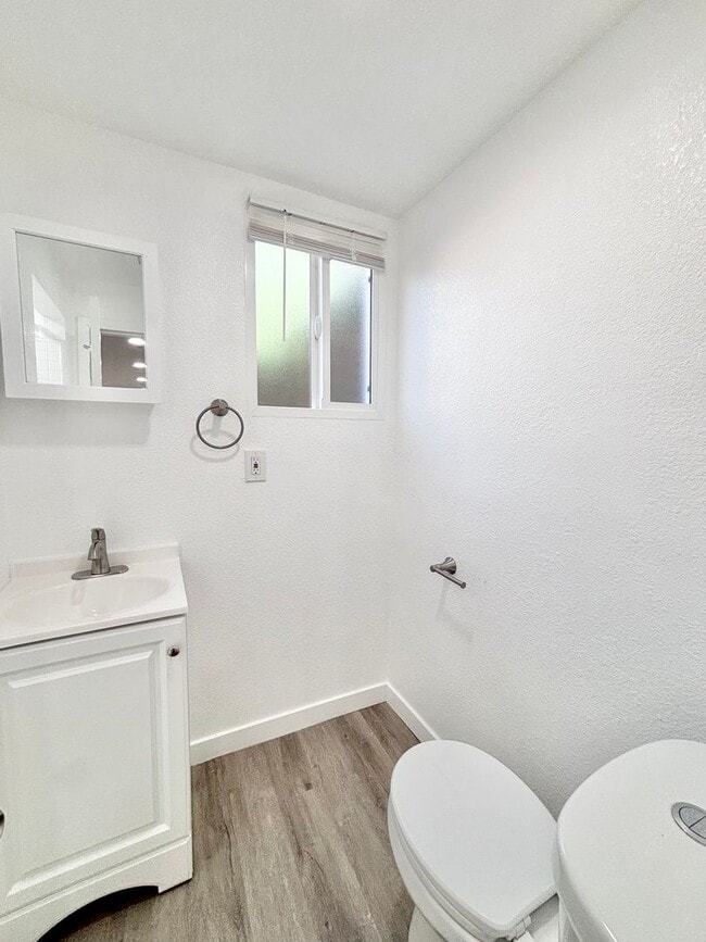 Building Photo - 3945 1/2 Lowell Ave