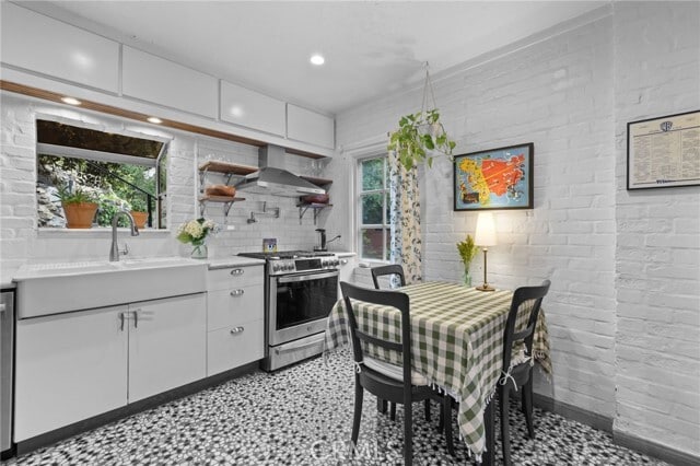 Building Photo - 721 Country Club Dr